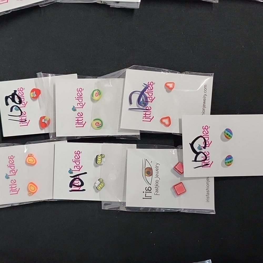 Pack of 7 stud earrings